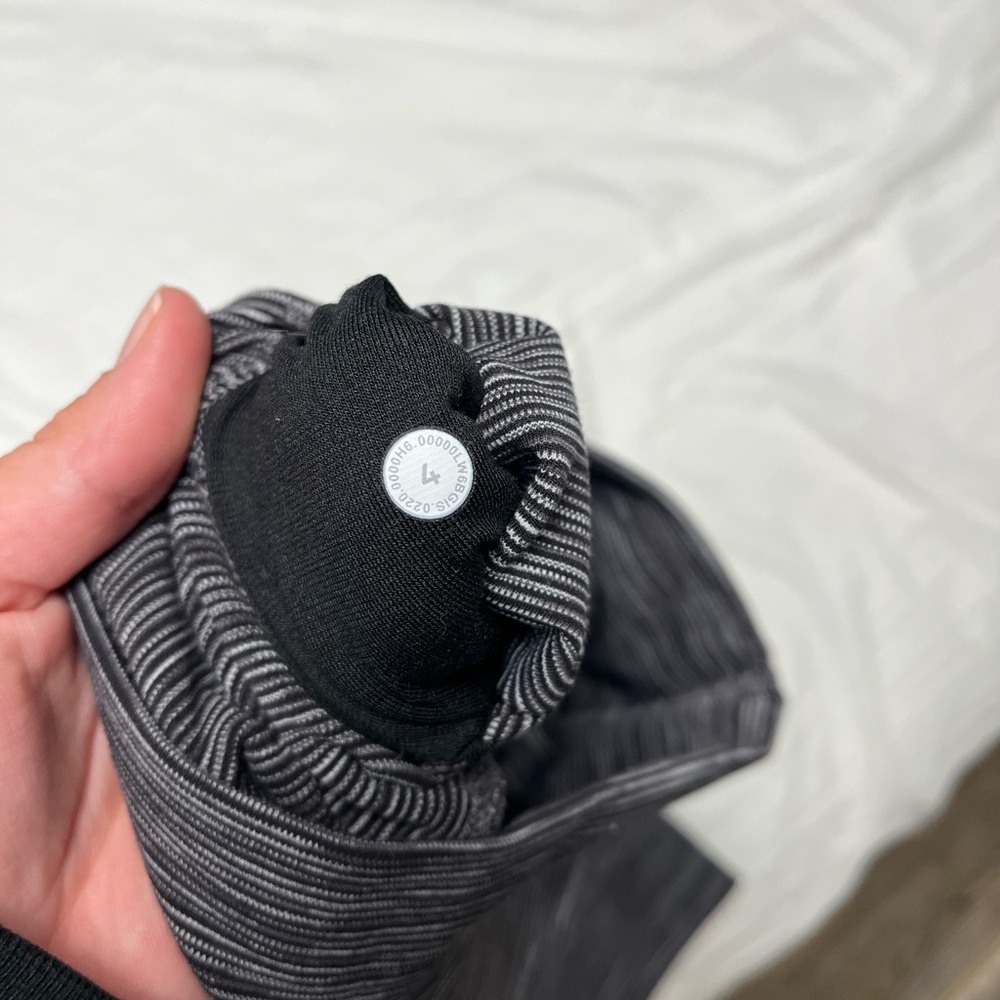 Lululemon Aligns 21” - Picture 6 of 6